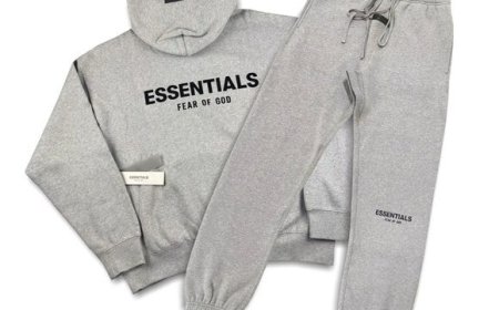Essential Hoodie with Reinforced Seams Where Comfort Meets Durability Fashion