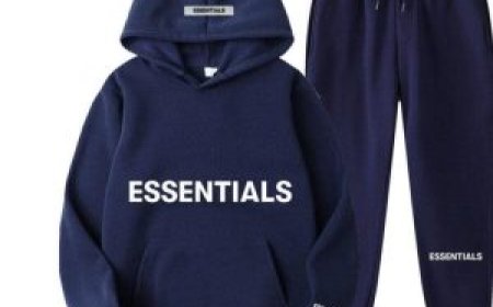 Effortless Style Meets Comfort in This Essential Hoodie